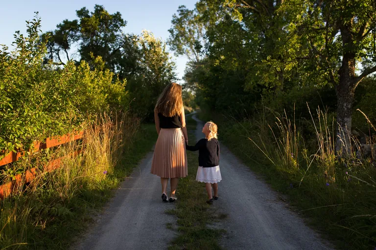 Sesja zdjęciowa na Dzień Matki - jak ją przygotować i zorganizować? Poradnik dla fotografów